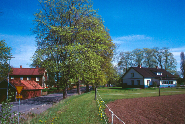 Tingshuset från håll, över hörn.