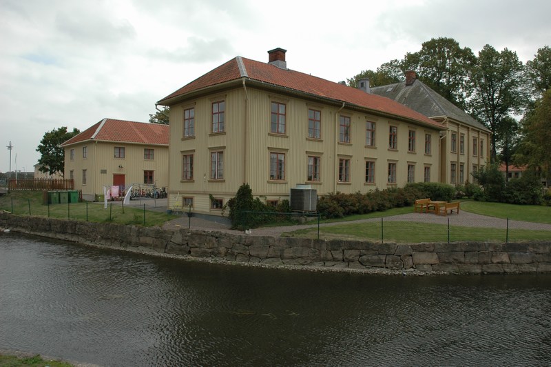 Vågmästargården, västra flygeln, i bakgrunden syns östra flygeln.