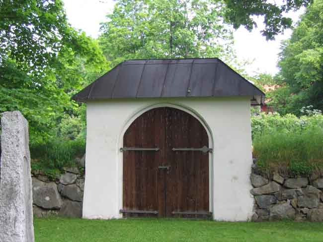 Axbergs kyrka, stigluckan i norra muren