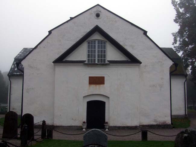 Östra Vingåkers kyrka, exteriör med huvudingång