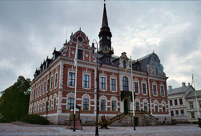 Söderhamns rådhus, frontfasad över hörn.