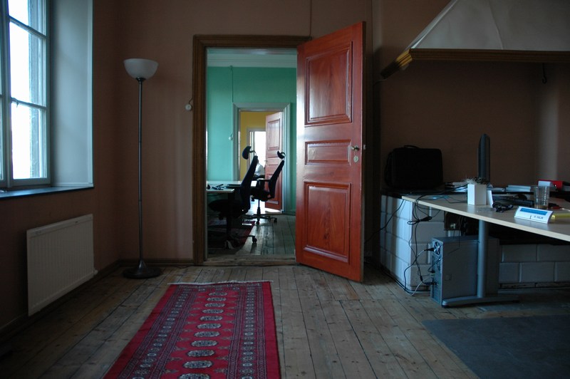 Sjöräddningssällskapets hus, välbevarad fast äldre inredning i rumsfil i husets västra del.