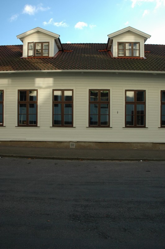 Hästskosömfabriken, träbyggnaden fasad mot Vädursgatan.