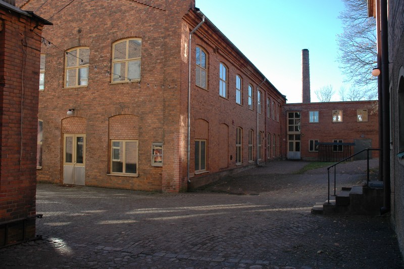 "Maskinverkstaden" från 1862, i förgrunden till vänster syns hörnet av gjuteribyggnaden.