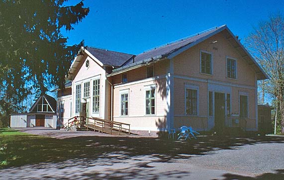 Tingshuset i Örbyhus. Fronfasad över hörn.