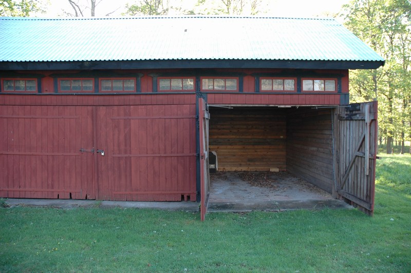 Garage eller vagnsliderbyggnaden.