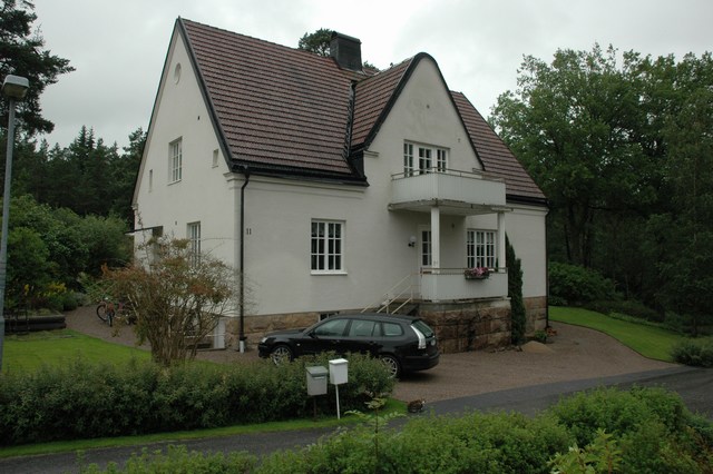 Västergärdet nr 11, (Olidan 8:1). Ett av de större husen, där frontespisen avslutas med en rundad spets.