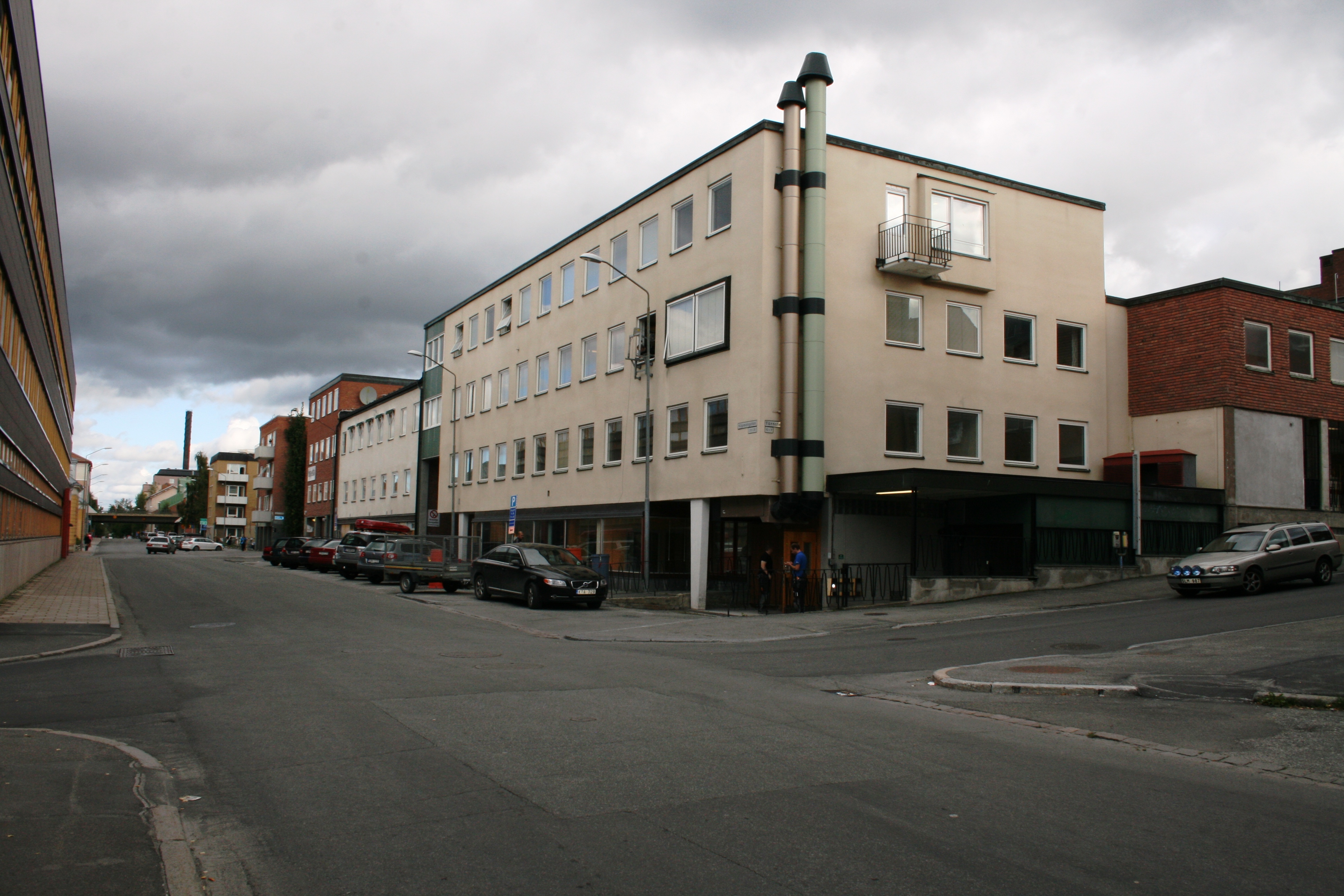 Affärs- och kontorshus, sett från Köpmangatan.