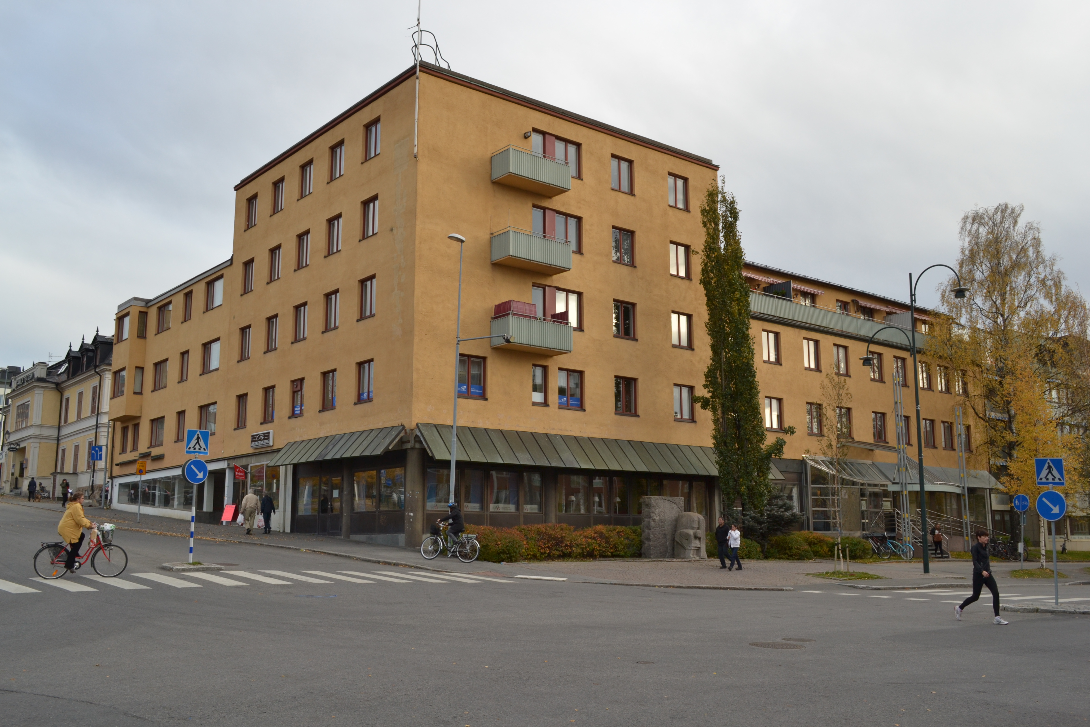 Logen 6, hus 1. Fasader mot Kyrkgatan/Thoméegränd.