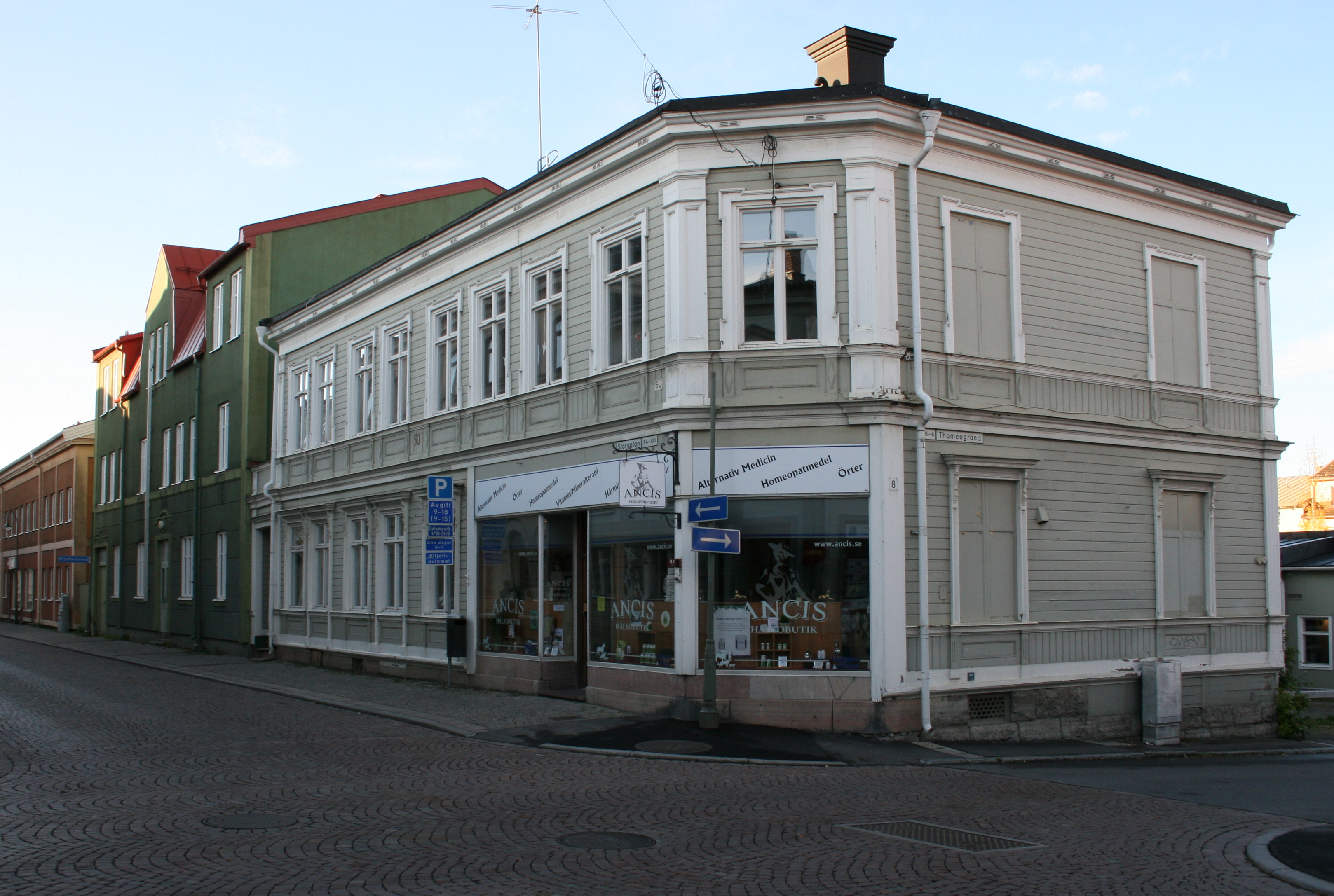 Skjutbanan 2, hus 1. Fasader mot Storgatan/Thoméegränd.