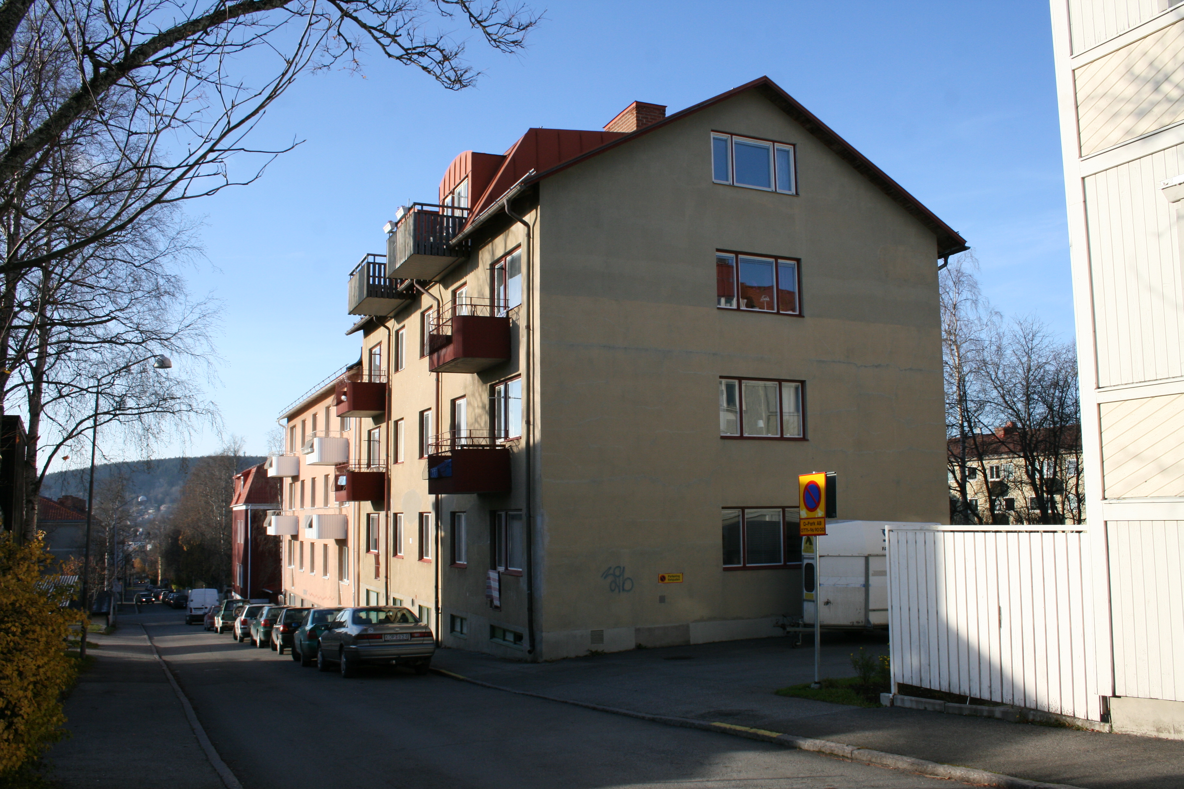 Träffen 3, hus 1. Fasad mot Brogränd.
