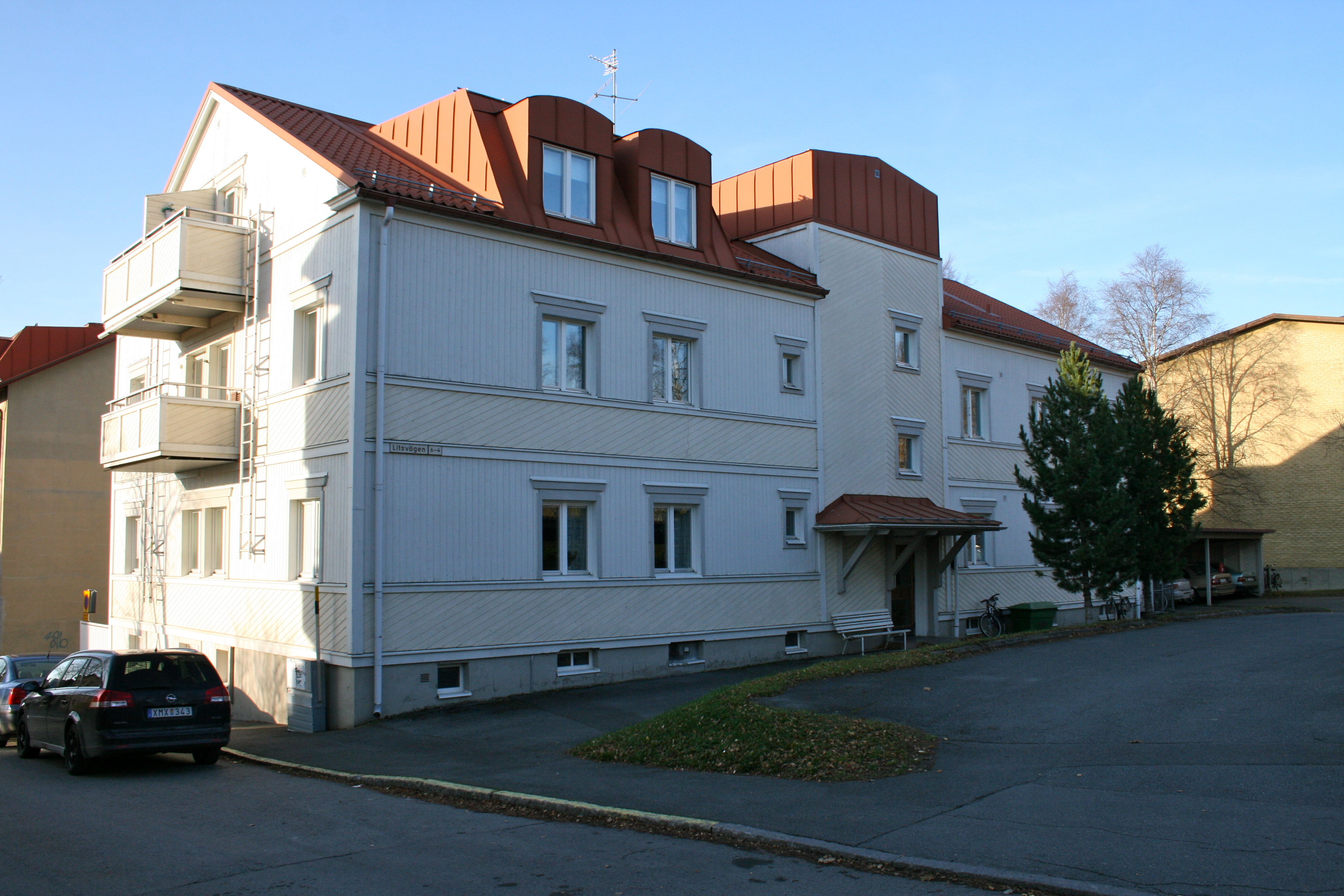 Träffen 3, hus 2. Fasader mot Litsvägen/Brogränd.