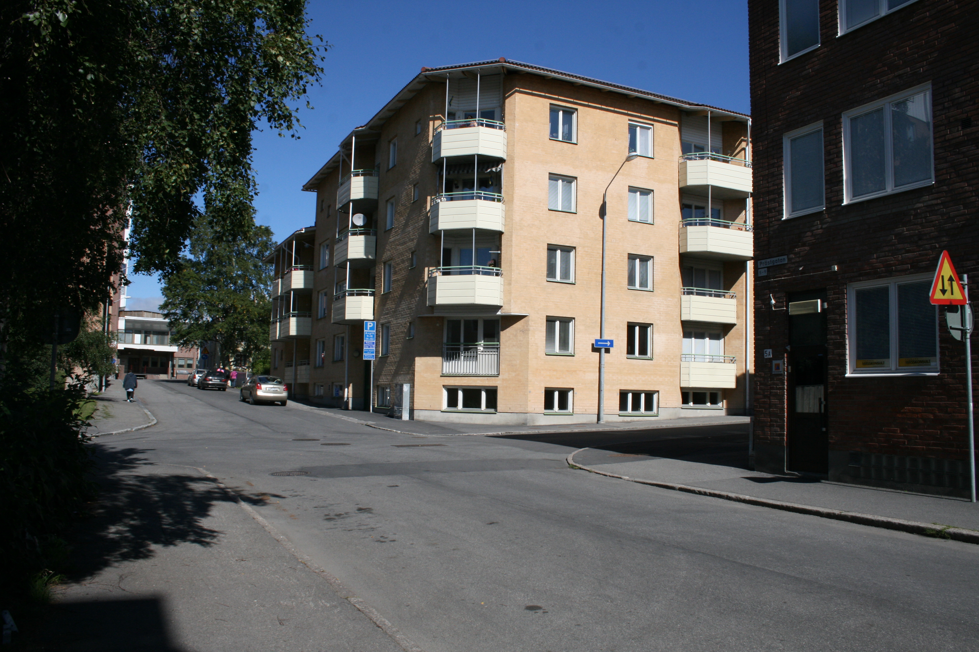 Rådmannen 5, hus 1. Fasader mot Prästgatan/Brogränd.