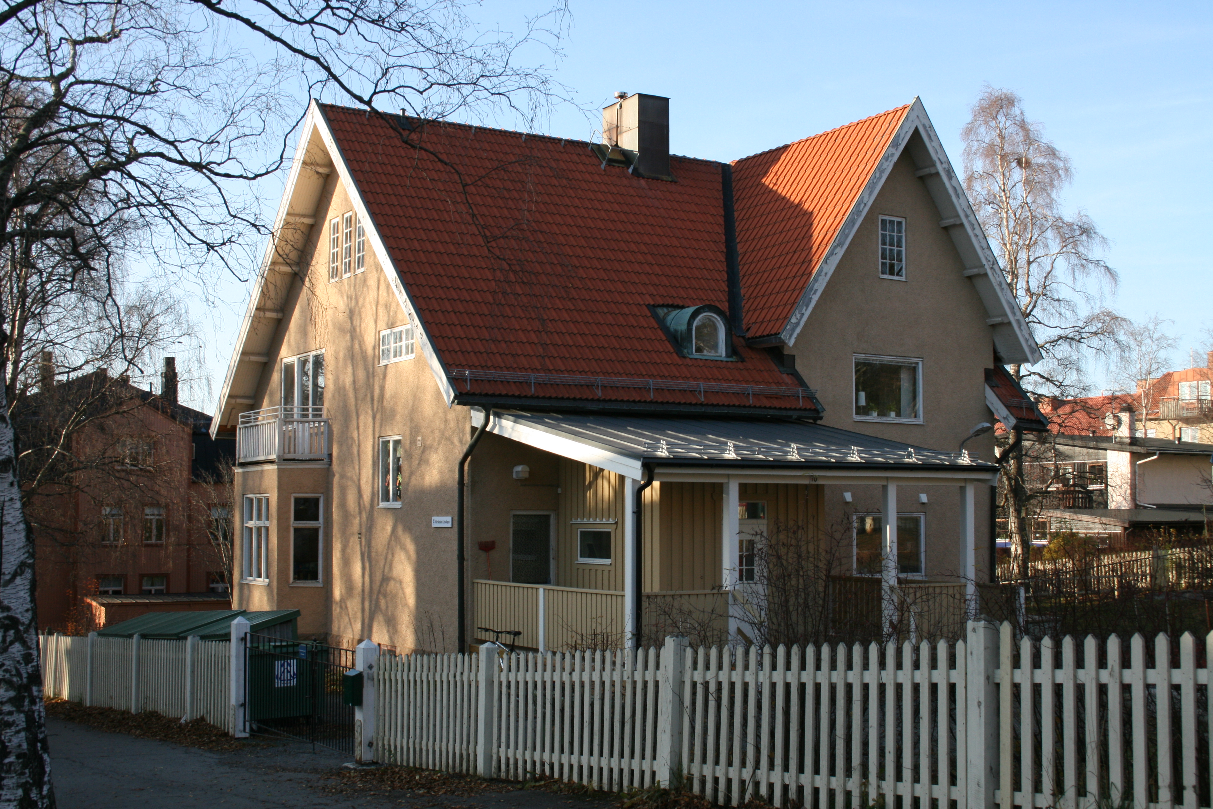 Tallarna 3, hus 1. Från Färjemansgatan.