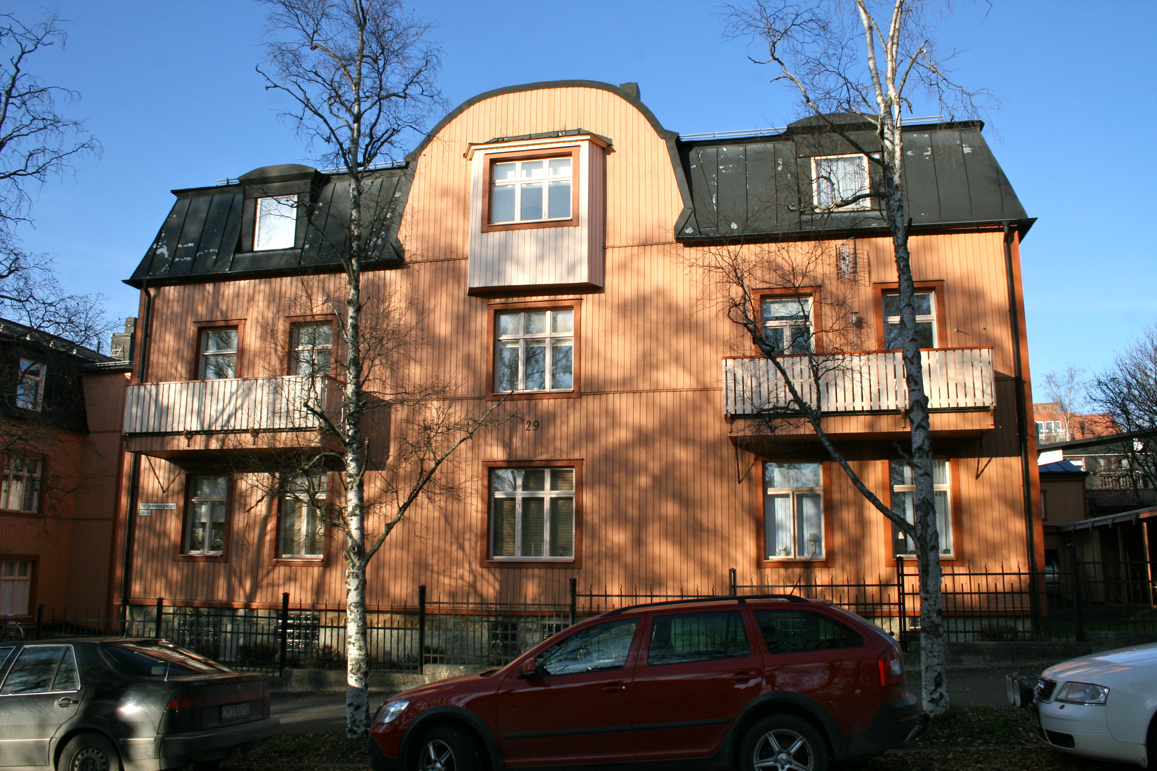Tallarna 4, hus 1. Fasad mot Färjemansgatan.