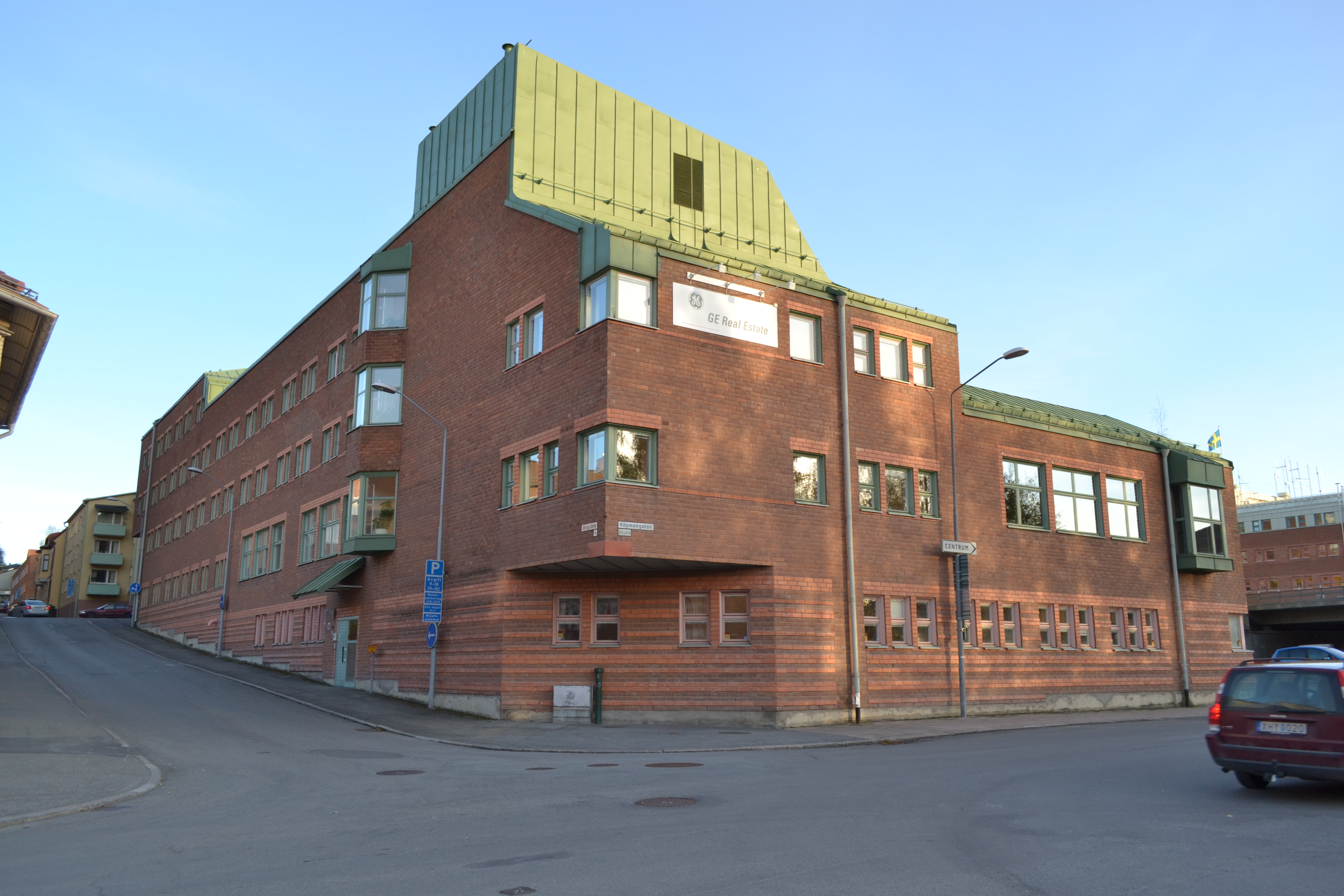 Tingshuset, fasader mot Köpmangatan/Brogränd.