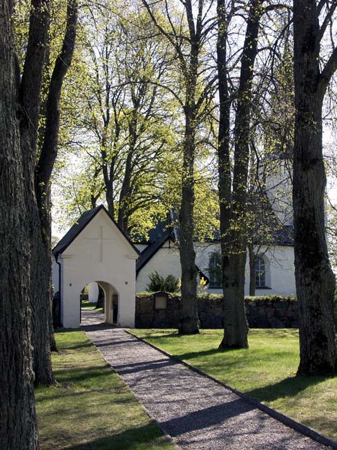 Tumbo kyrkoanläggning med norra stigluckan