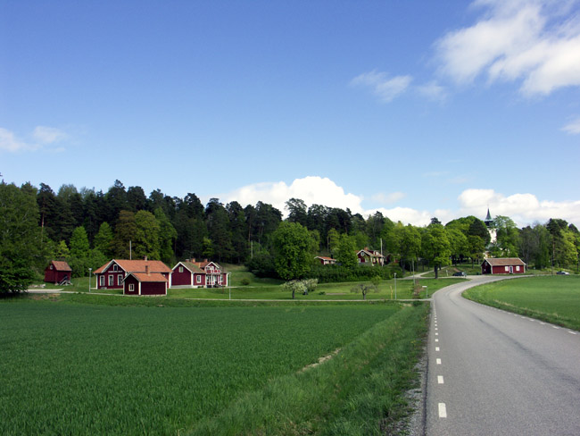 Sundby kyrka, kyrkomiljö, skola, klockarbostad, fattigstuga