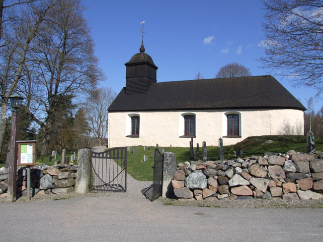 Dillnäs kyrka, kyrkoanläggningen från söder