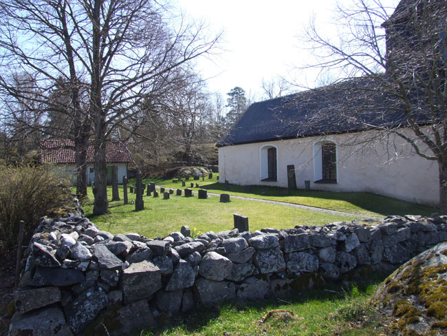 Dillnäs kyrka, kyrkoanläggningen från nordväst