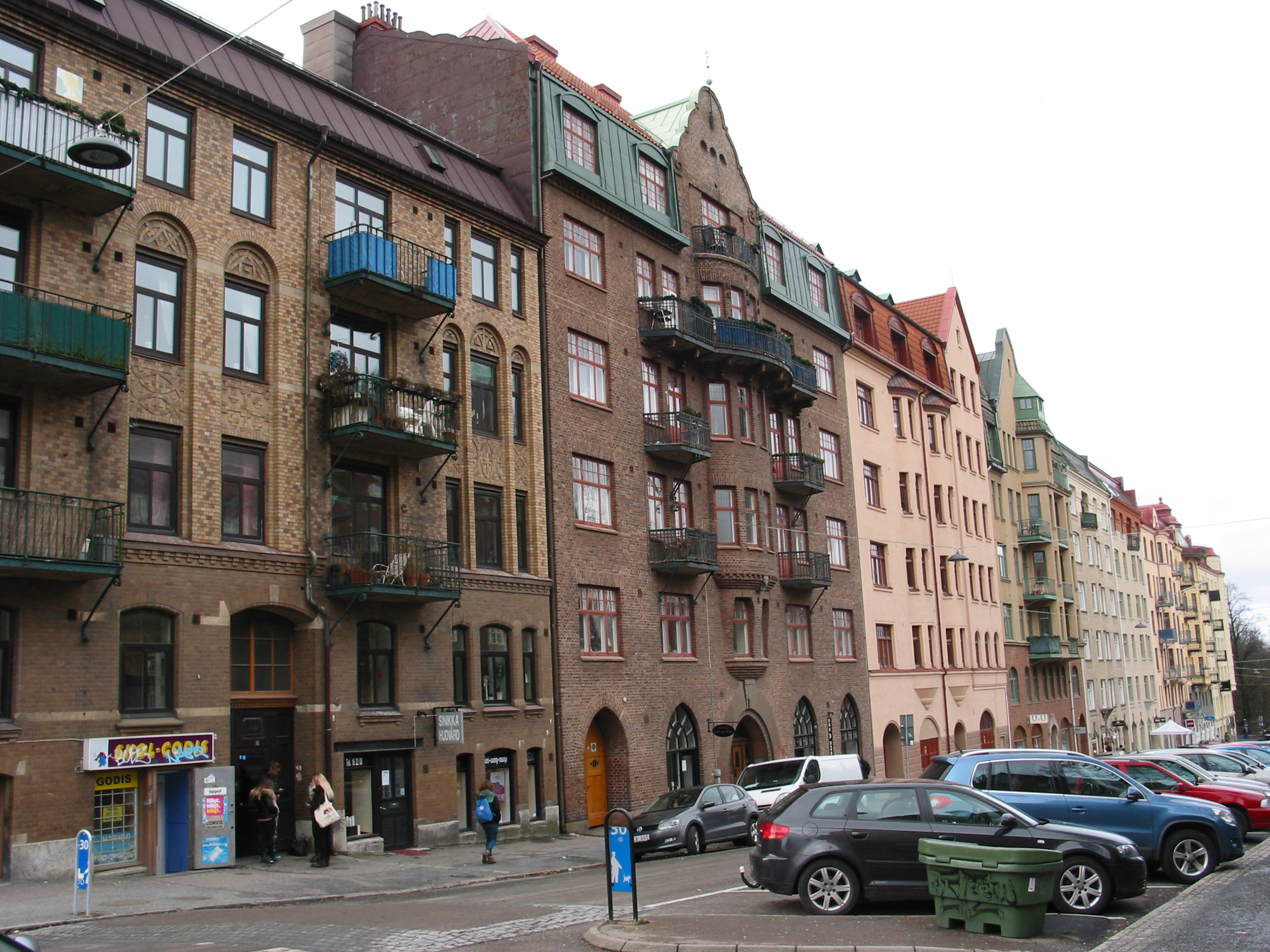 Bild av kvarteret Rönnens östra sida längs Molinsgatan.