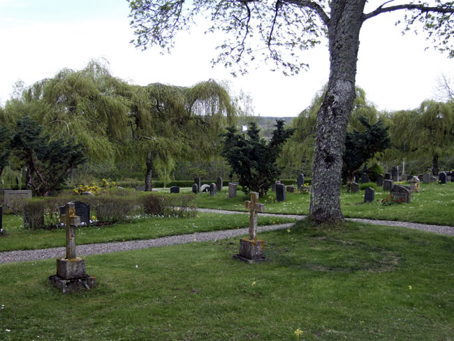 Gåsinge kyrka, kyrkogården norr om kyrkan