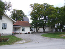 Bärbo kyrka, kyrkomiljön nordväst om kyrkan