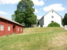 Husby-Oppunda kyrka, kyrkoanläggningen från väster med kyrkstallen till vänster