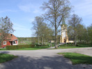 Helgarö kyrka, kyrkomiljön sedd från väster