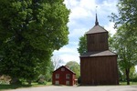 Toresunds kyrka, klocktornet och f d skolan, nu hembygdsgården
