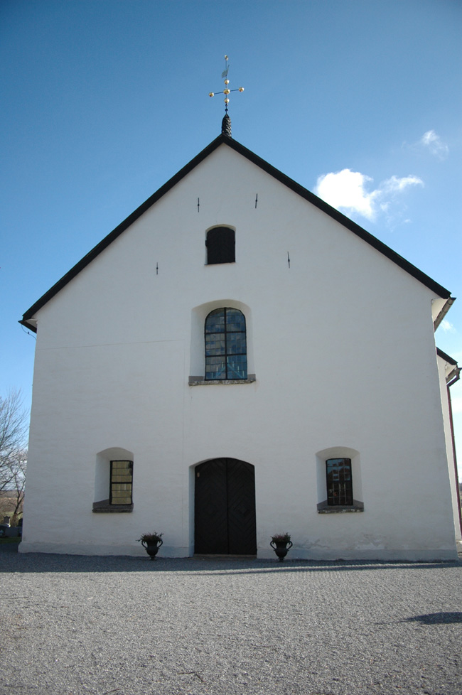 Kräcklinge kyrka, exteriör västra fasaden