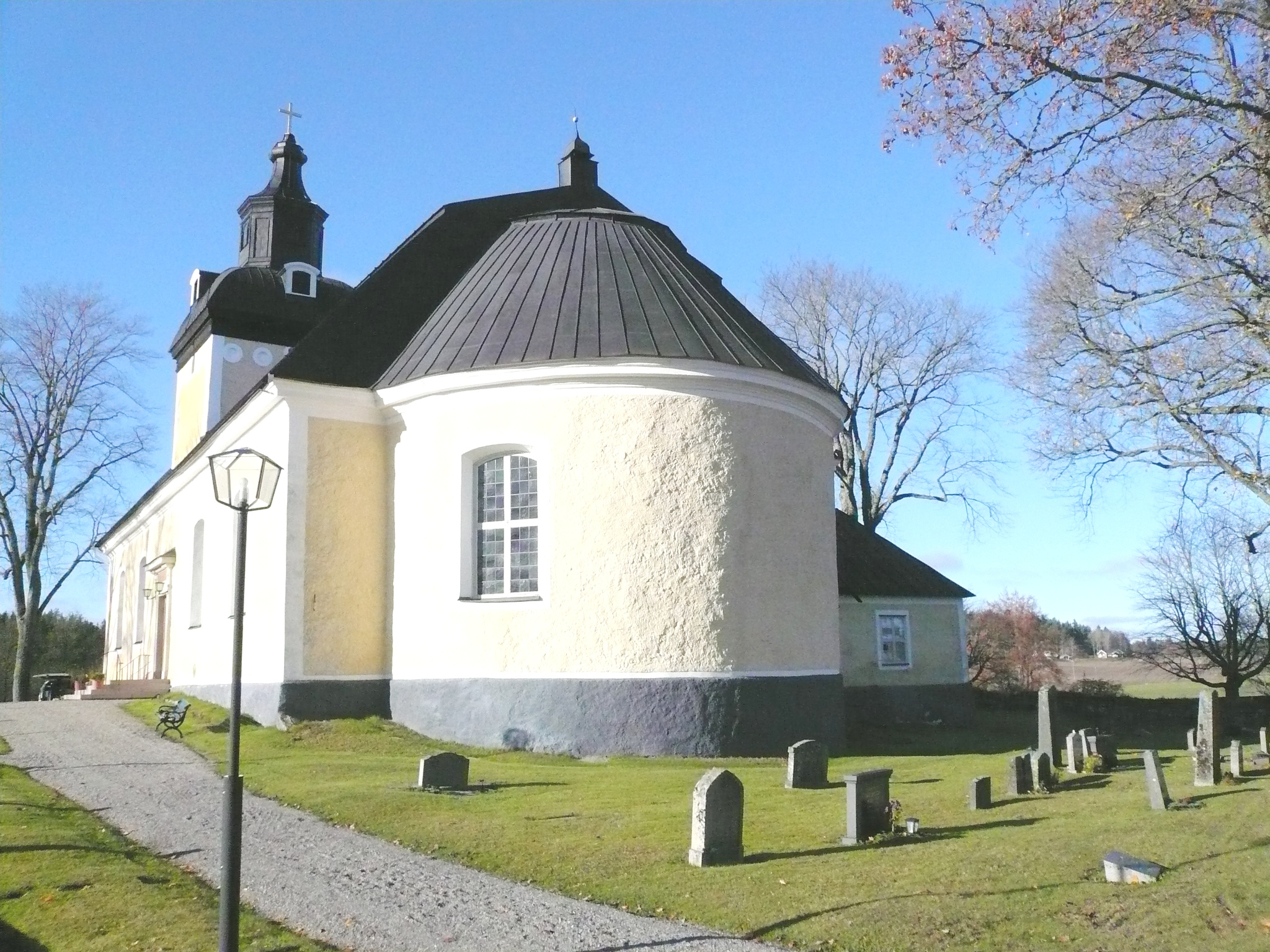 Hölö kyrka, koret, långhuset och sakristian