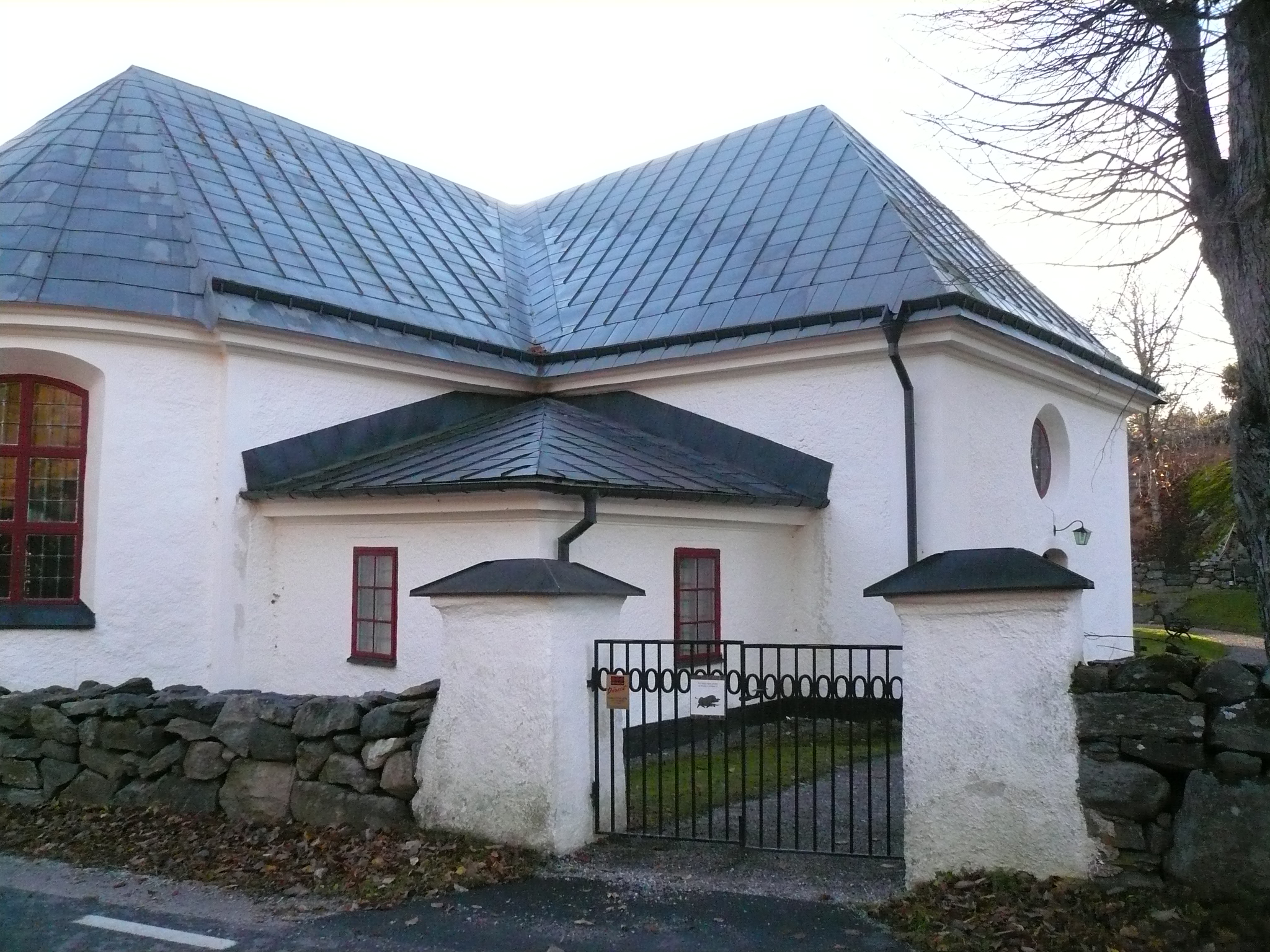 Mörkö kyrka, östra portalen, kyrkan och sakristian