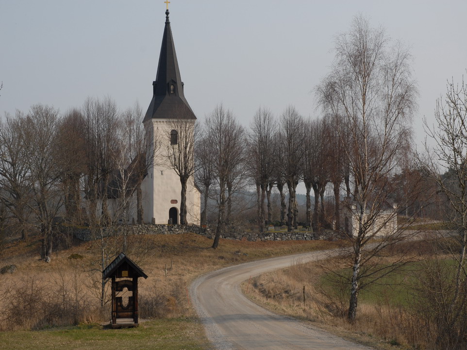 Överenhörna kyrka, utskikt över kyrka och kyrkogård