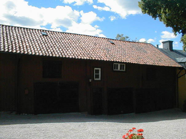 Heijkenskjöld 1 husnr 9001, byggnaden är ett garage. Bilden tagen från gården.