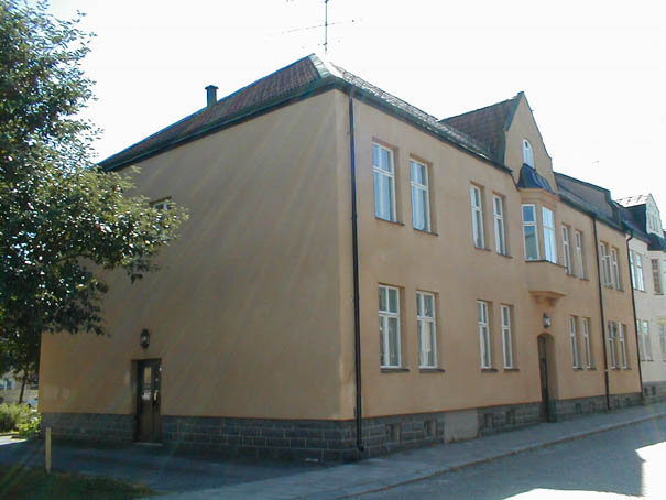 Menlös 5 husnr 1, bilden är tagen från Kapellgatan.