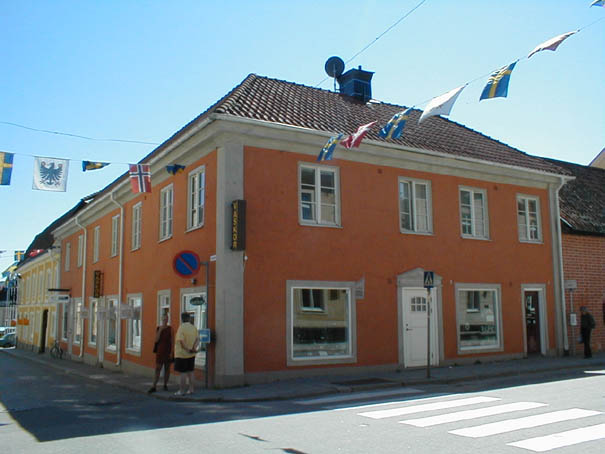 Kapellet 1 husnr 1 B, bilden är tagen i hörnet Nygatan/Kapellgatan.