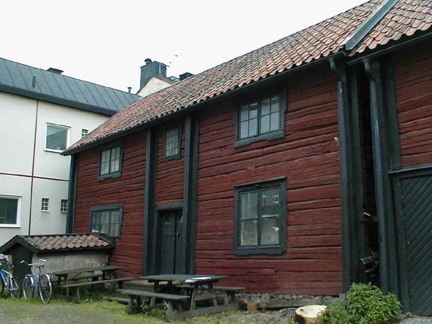 Helge And 17 husnr 9001, byggnaden är en ekonomibyggnad nu lokal för diverse verksamhet.