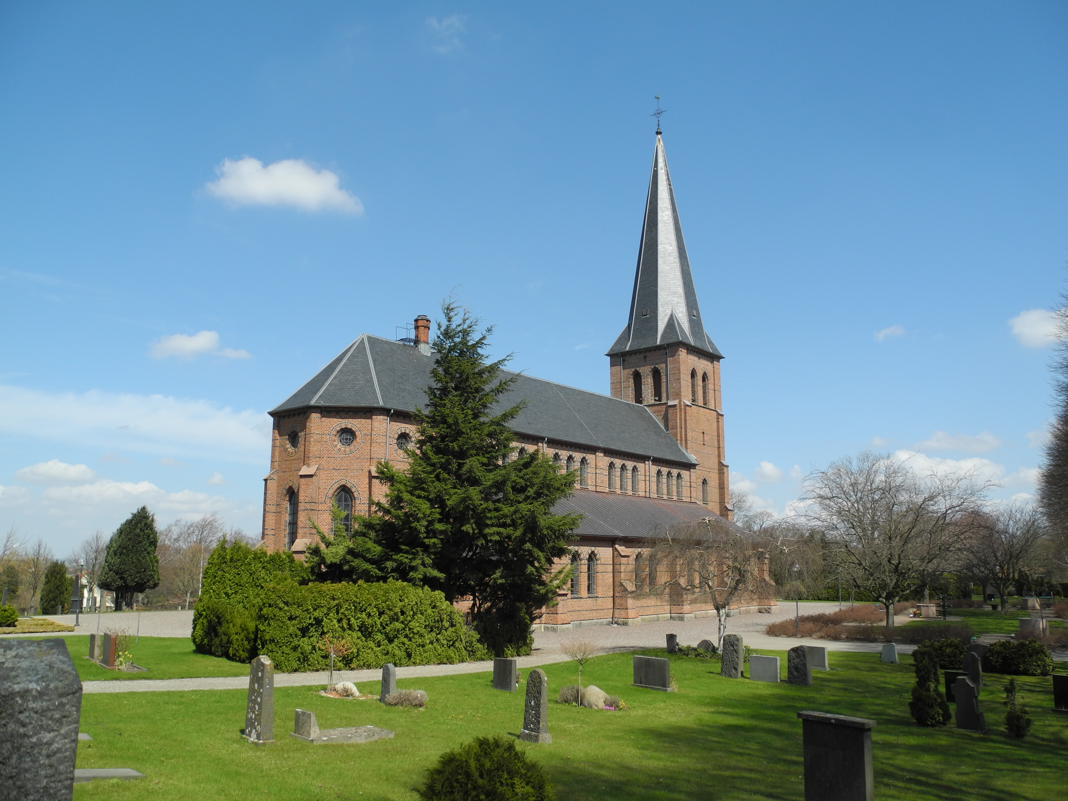 Hyby nya kyrka...