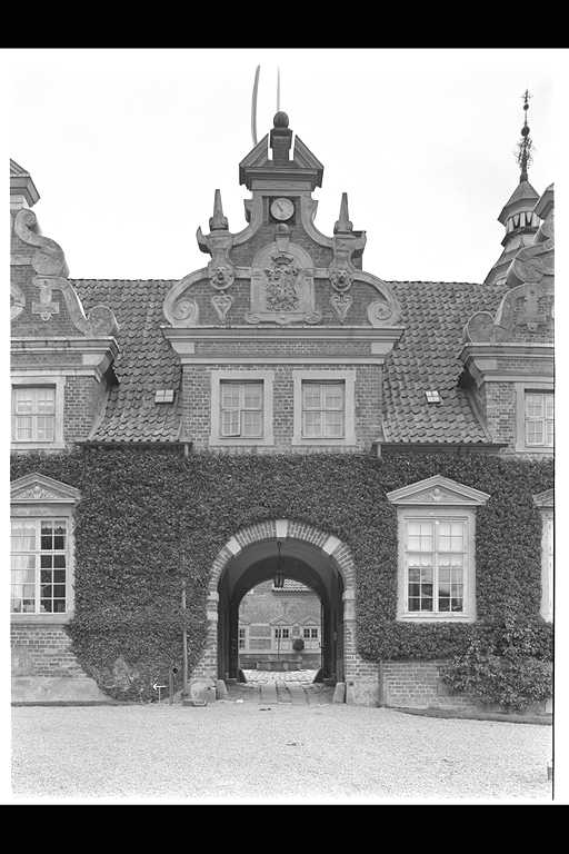 Slottet, västra fasadens mittparti