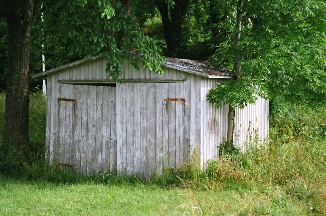 Garaget. Bilden tagen från väster.