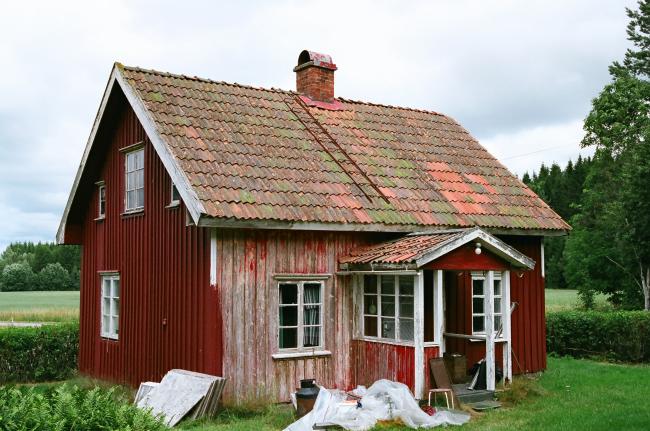 Sidokammarstugan från sydväst.