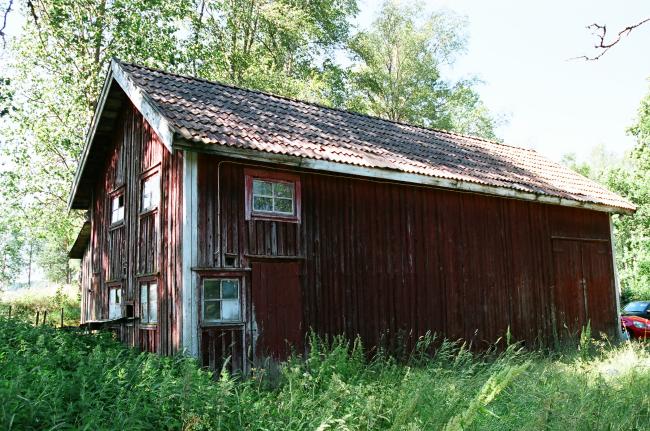 Ladugården. Bilden tagen från sydväst.