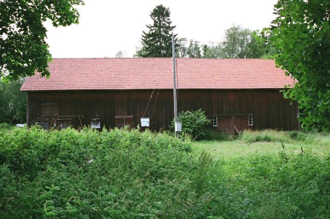 Ladugården. Bilden tagen från sydväst.