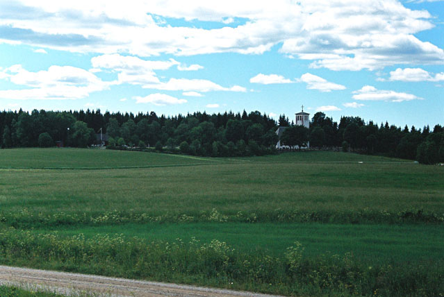 Rölanda kyrka från nordost.