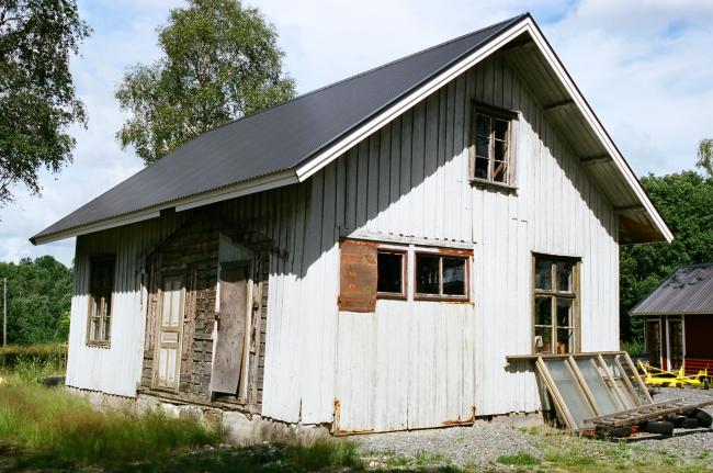 Skolbyggnaden. Bilden tagen från sydväst.