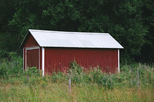 Garaget. Bilden tagen från nordväst.