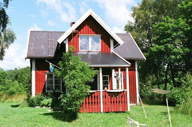 Det ena bostadshuset. Bilden tagen från sydväst.