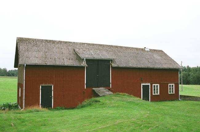 Ladugården. Bilden tagen från norr.