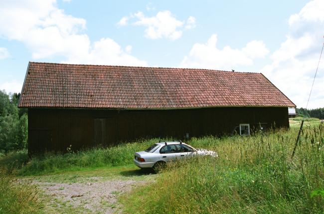 Ladugården. Bilden tagen från nordväst.